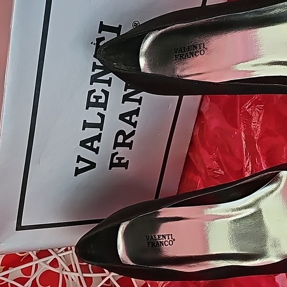 Women Black Shimmer Satin Valenti Franco Heels in a Size 11M - Picture 4 of 8